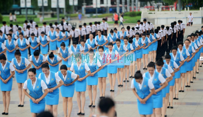 成都哪所空中乘務(wù)學校好