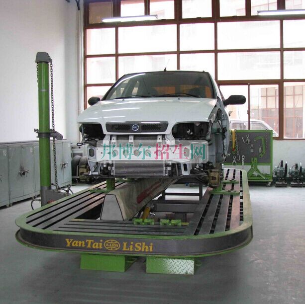 成都高中生讀汽車整形技術(shù)怎么樣