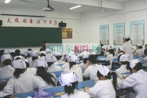成都哪里有涉外護理學(xué)校