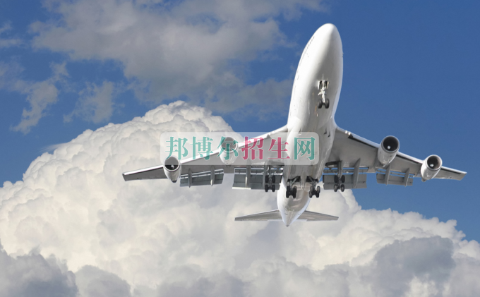 成都內(nèi)理科一專民航商務(wù)大專學校