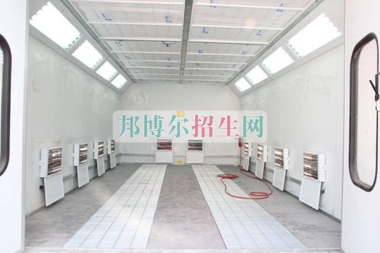 成都內(nèi)理科一專汽車整形技術(shù)大專學(xué)校