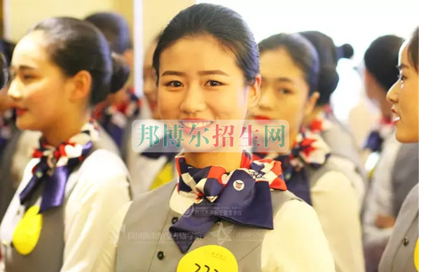 成都航空旅游職業(yè)學(xué)校開啟新學(xué)期首場(chǎng)招聘，場(chǎng)面火爆美女如云