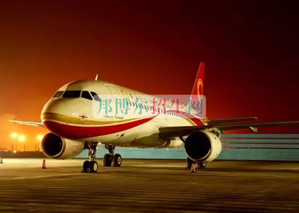 成都航空旅游職業(yè)學(xué)校開啟新學(xué)期首場(chǎng)招聘，場(chǎng)面火爆美女如云