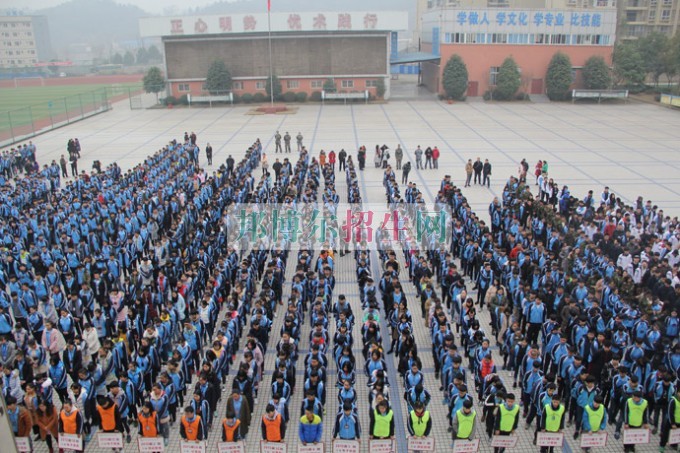 四川省簡(jiǎn)陽(yáng)市高級(jí)職業(yè)中學(xué)舉行2016—2017學(xué)年度第二學(xué)期開學(xué)典禮