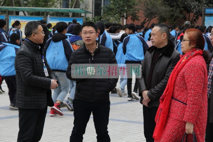 成都市教育局對四川省簡陽市高級職業(yè)中學(xué)進(jìn)行開學(xué)工作檢查
