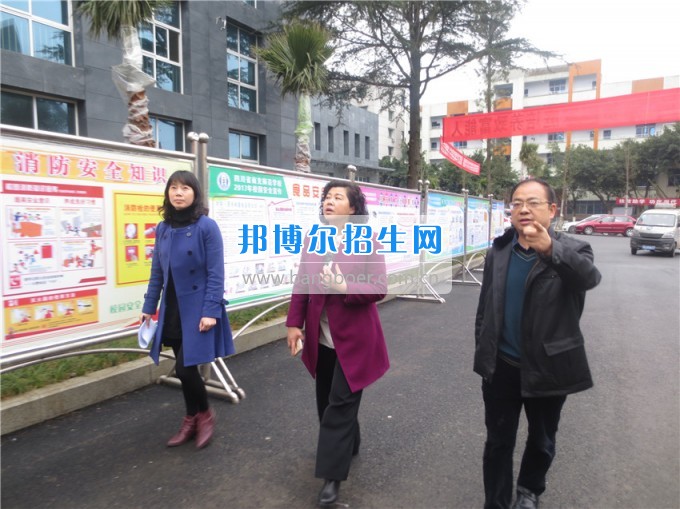 南充師范學?；ㄩ_滿堂盛世春——南充師范歡慶“三八”節(jié)