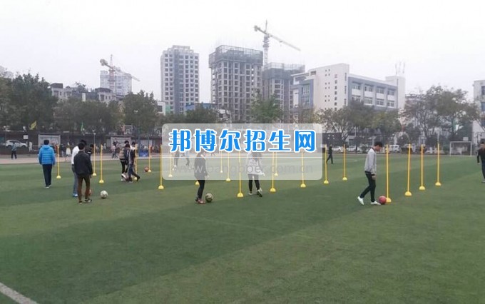 四川省江安縣職業(yè)技術(shù)學校周末大課堂，留守學生溫馨家園