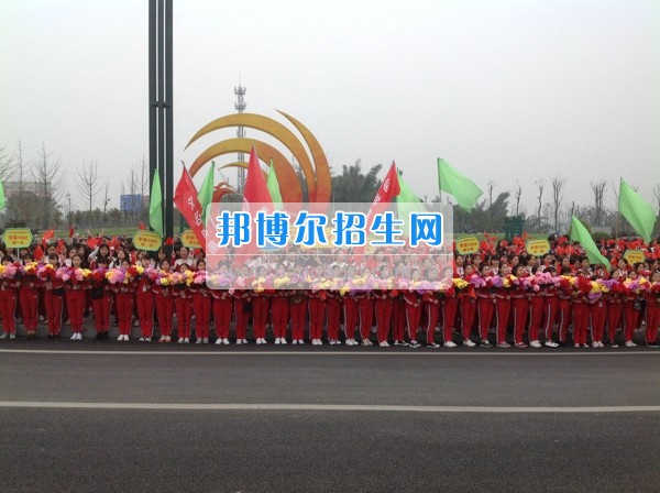 四川省宜賓市南溪區(qū)職業(yè)高級中學(xué)校學(xué)前教育齊拉練，共踏春風(fēng)迎春景