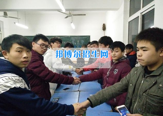 眉山科學技術學校工科部舉行首屆電子競技班級對抗賽