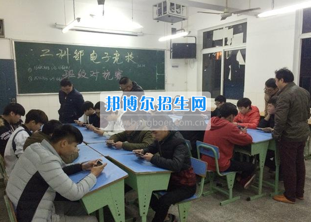 眉山科學技術學校工科部舉行首屆電子競技班級對抗賽