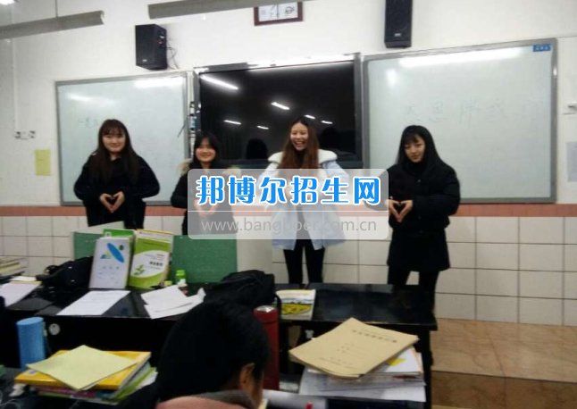 川南幼兒師范高等?？茖W(xué)校學(xué)前教育一系開展“感恩”主題系列教育活動