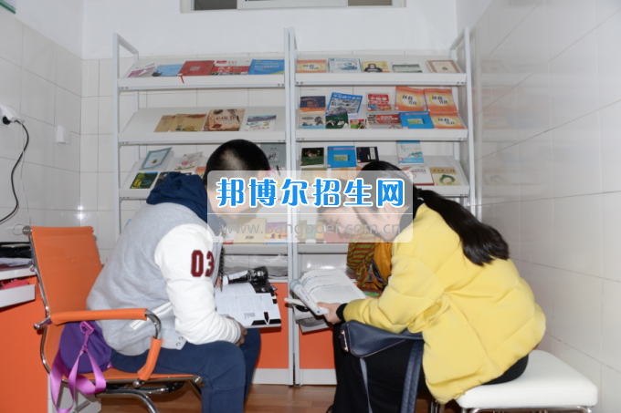 川南幼兒師范高等?？茖W(xué)校黨團(tuán)工作站、圖書漂流站在學(xué)生公寓正式運(yùn)行