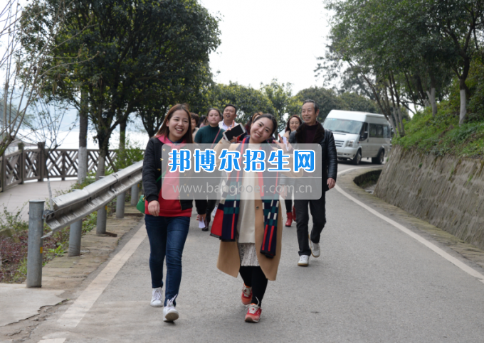 川南幼兒師范高等?？茖W(xué)校舉行慶祝國際勞動婦女節(jié)活動