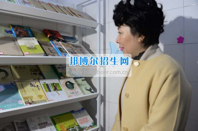 市委常委、宣傳部長潘梅到川南幼兒師范高等?？茖W校調研思想政治工作