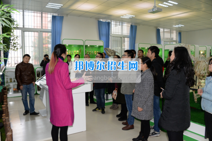 川南幼兒師范高等?？茖W(xué)校與內(nèi)江職業(yè)技術(shù)學(xué)校開展青年聯(lián)誼活動