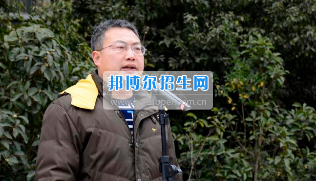 南充市建華職業(yè)中學(xué)簡短、高效的開學(xué)典禮