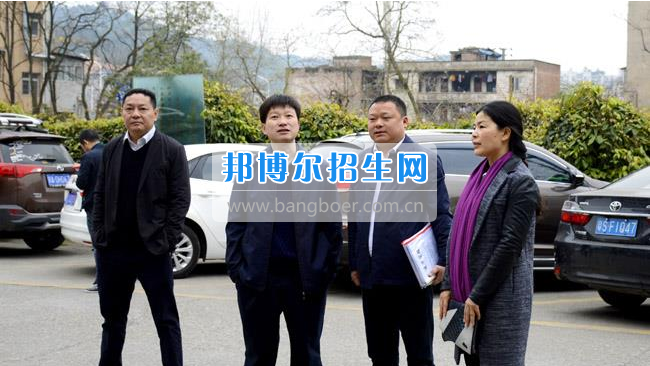 區(qū)委常委、宣傳部長邱躍峰一行視察南充市建華職業(yè)中學