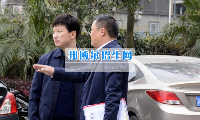 區(qū)委常委、宣傳部長邱躍峰一行視察南充市建華職業(yè)中學