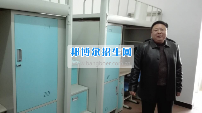 川北幼兒師范高等?？茖W(xué)校張廷鑫校長帶隊(duì)考察學(xué)生公寓設(shè)備