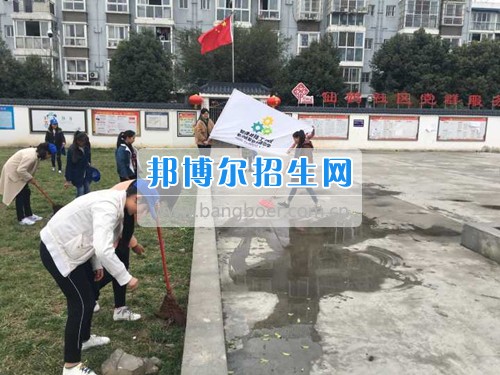 四川省新津縣職業(yè)高級中學(xué)開展“3•5 學(xué)雷鋒”系列活動