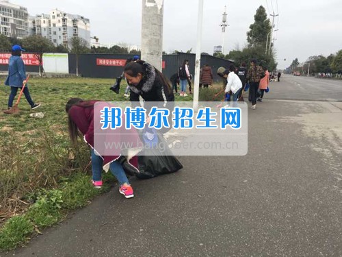 四川省新津縣職業(yè)高級中學(xué)開展“3•5 學(xué)雷鋒”系列活動