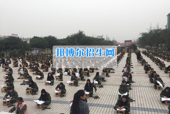 各大媒體報道四川省弘博中等專業(yè)學(xué)校千人露天考試