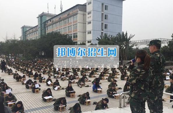 各大媒體報道四川省弘博中等專業(yè)學(xué)校千人露天考試