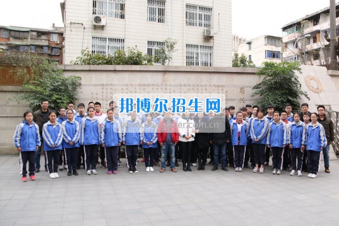 成都市蜀興職業(yè)中學與區(qū)域內初中學校進行“延伸教育”活動