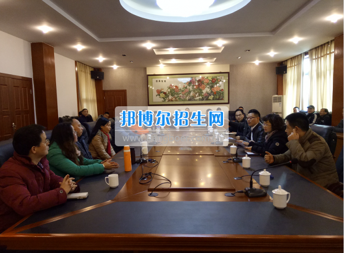 楊軍到成都市工程職業(yè)技術(shù)學(xué)校慰問(wèn)教師