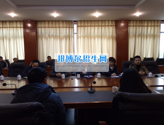 楊軍到成都市工程職業(yè)技術(shù)學(xué)校慰問(wèn)教師