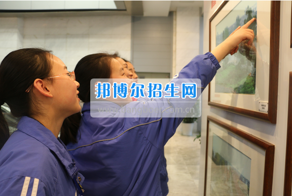 成都市洞子口職業(yè)高級中學舉行“成都，因我更美麗”主題開學典禮