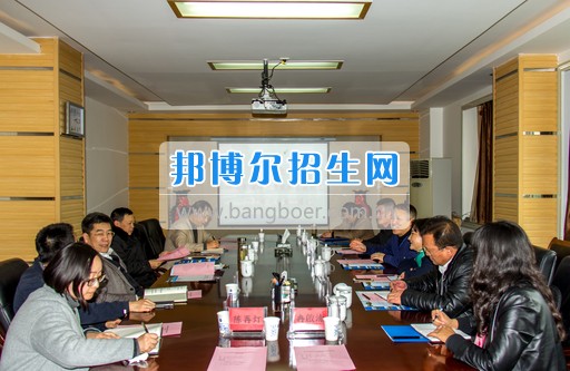 興義民族師范學院劉照惠校長率隊到省屬高?？疾旌笄诠芾砉ぷ? width=