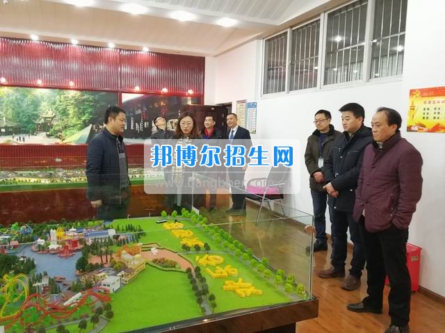 區(qū)教育局紀(jì)檢組長(zhǎng)熊雪梅到成都市禮儀職業(yè)中學(xué)檢查指導(dǎo)開(kāi)學(xué)工作