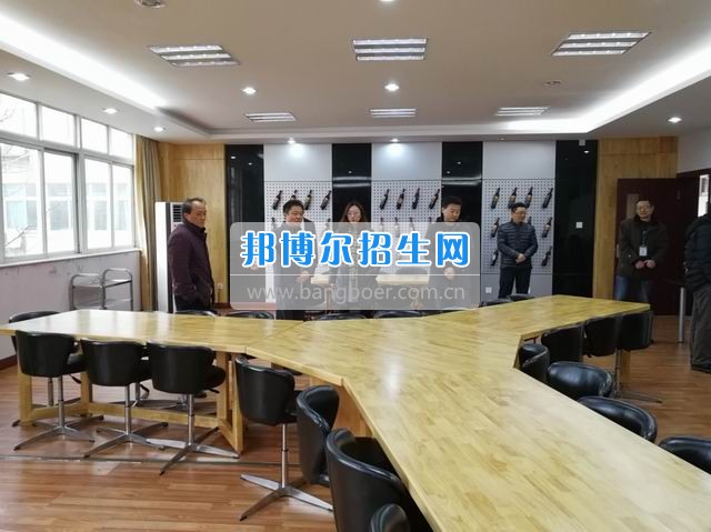 區(qū)教育局紀(jì)檢組長(zhǎng)熊雪梅到成都市禮儀職業(yè)中學(xué)檢查指導(dǎo)開(kāi)學(xué)工作