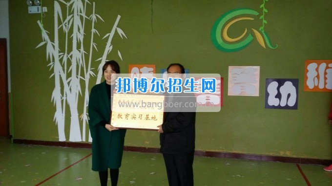 南充師范學(xué)校蔡禮儒校長赴高坪、嘉陵參加實習(xí)就業(yè)基地掛牌并看望實習(xí)生
