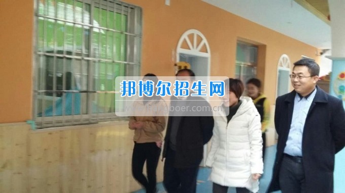南充師范學(xué)校蔡禮儒校長赴高坪、嘉陵參加實習(xí)就業(yè)基地掛牌并看望實習(xí)生