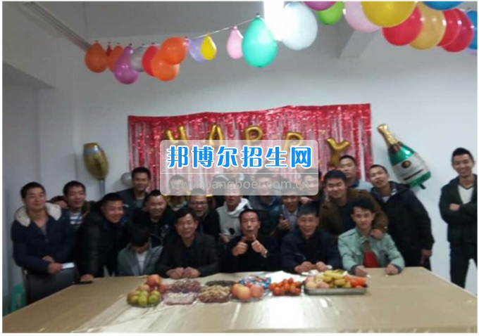 重慶市公共交通技工學(xué)校記首批赴臺州公交畢業(yè)學(xué)子新春關(guān)懷