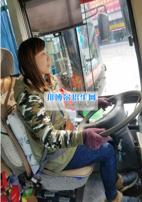 重慶市公共交通技工學(xué)校記首批赴臺州公交畢業(yè)學(xué)子新春關(guān)懷