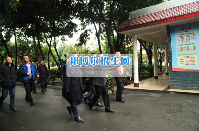 四川省教育督導委員會到成都華夏旅游商務學校視察工作