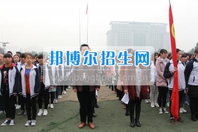 樂山市旅游學(xué)校開展三月春風(fēng)拂樂旅 雷鋒精神暖人心