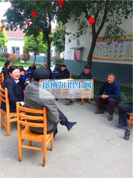 成都指南針學(xué)校黨支部深入敬老院開展“黨員義工”服務(wù)活動