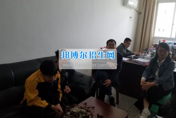 重慶市旅游學(xué)校旅游裝備系組織召開(kāi)重慶市外籍學(xué)生座談會(huì)