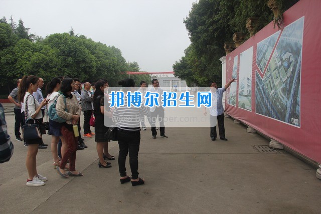 全國(guó)“眾師行”學(xué)員到汽車職校參觀考察