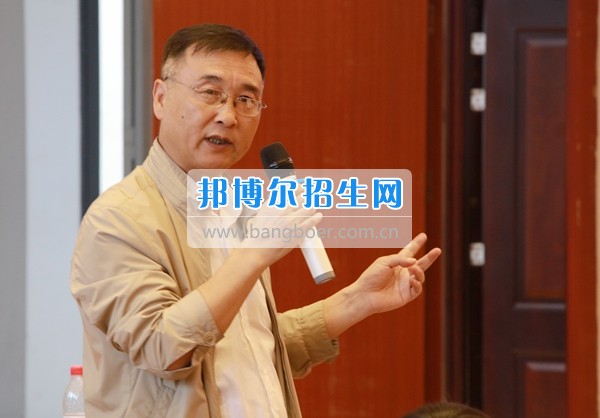 貴州商業(yè)高等?？茖W校舉行“協(xié)同創(chuàng)新 共謀發(fā)展——高校服務區(qū)域經濟發(fā)展論壇”
