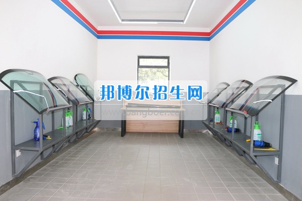高考容易就業(yè)難，掌握技術(shù)是王道
