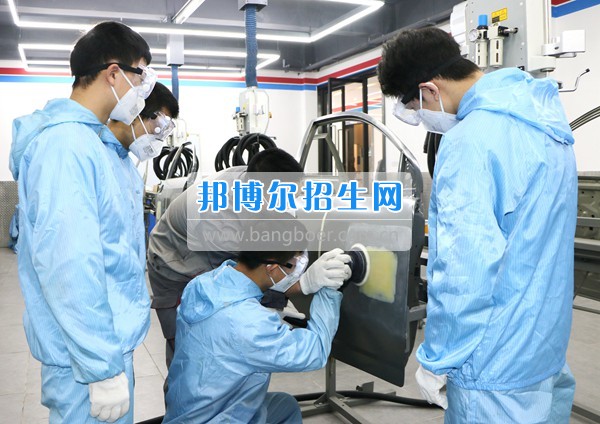 高考容易就業(yè)難，掌握技術(shù)是王道