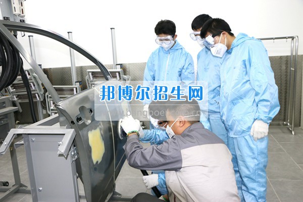 高考后選萬通，職業(yè)生涯更暢通