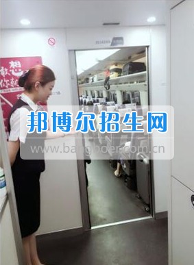 熱烈祝賀南充旅游職業(yè)中專學校畢業(yè)生趙穎升為動車組列車長