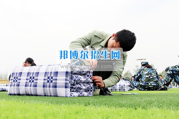 四川五月花汽修學(xué)院軍訓(xùn)一場(chǎng)壯觀的“豆腐”盛宴