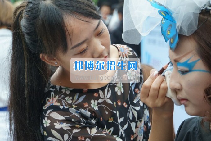 重慶渝州車輛工程技術(shù)學(xué)校2017年職業(yè)教育活動(dòng)周
